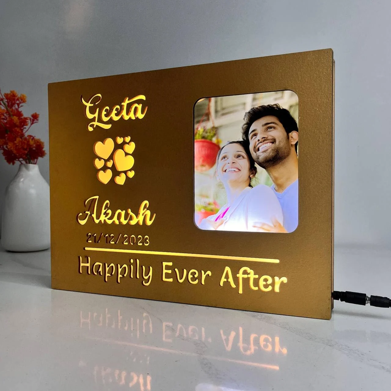 Happily ever after photo lamp – close-up