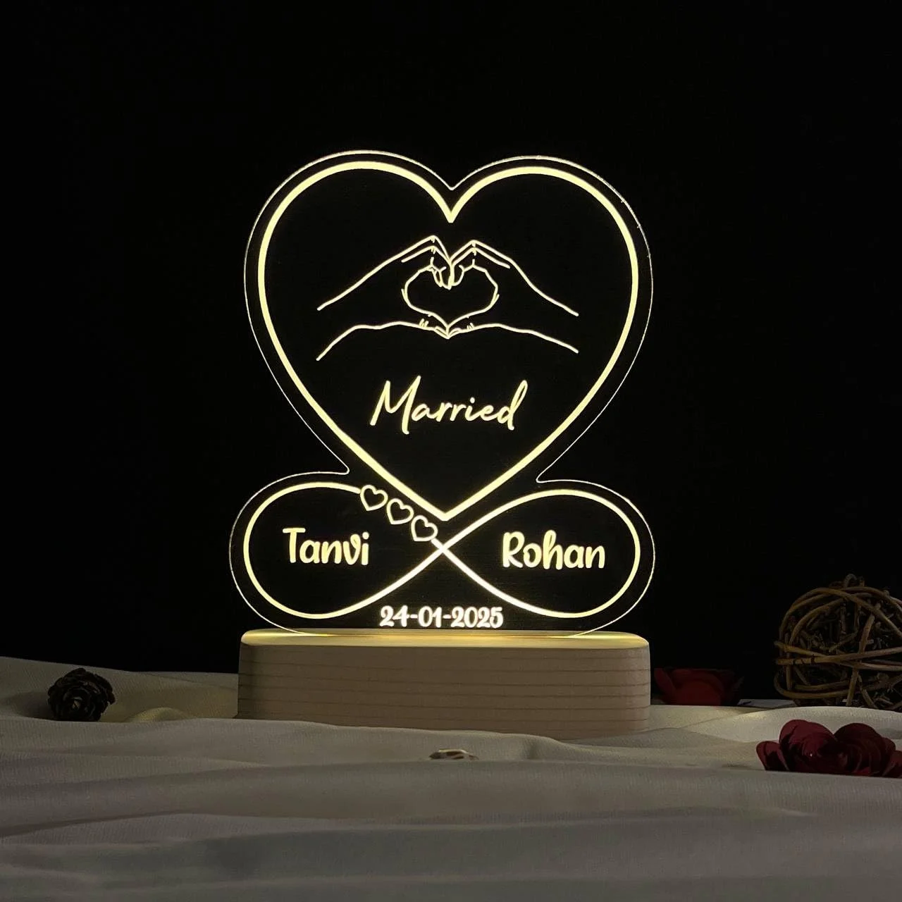 Heart hands infinity couple lamp – close-up