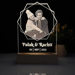Couple photo lamp with geometric frame – glowing