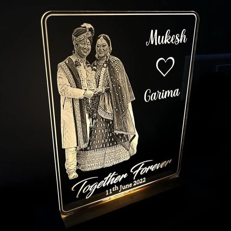 Couple Photo Lamp – Full Frame Engraved Portrait