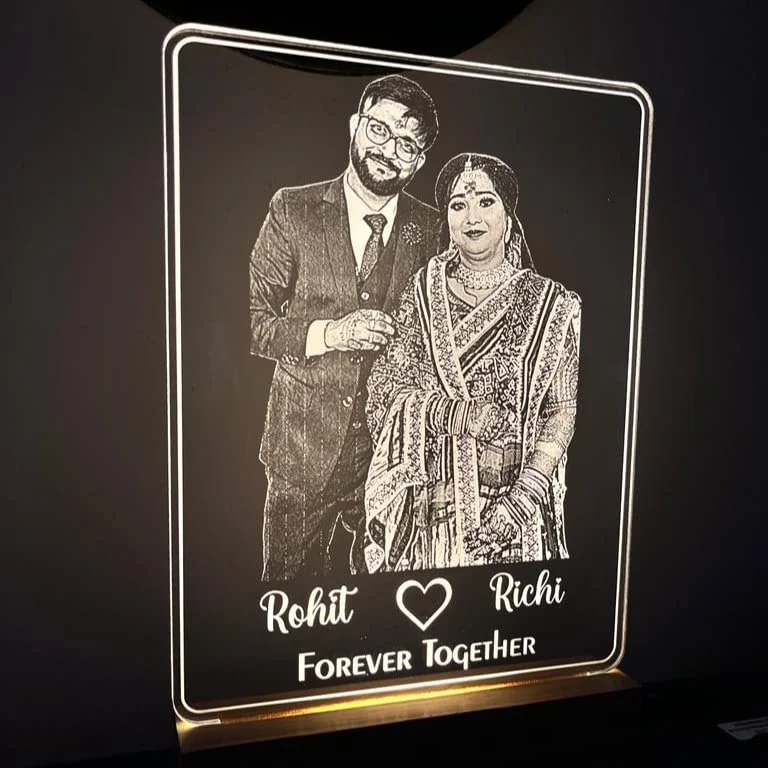 Couple Photo Lamp – Full Frame Engraved Portrait – glowing